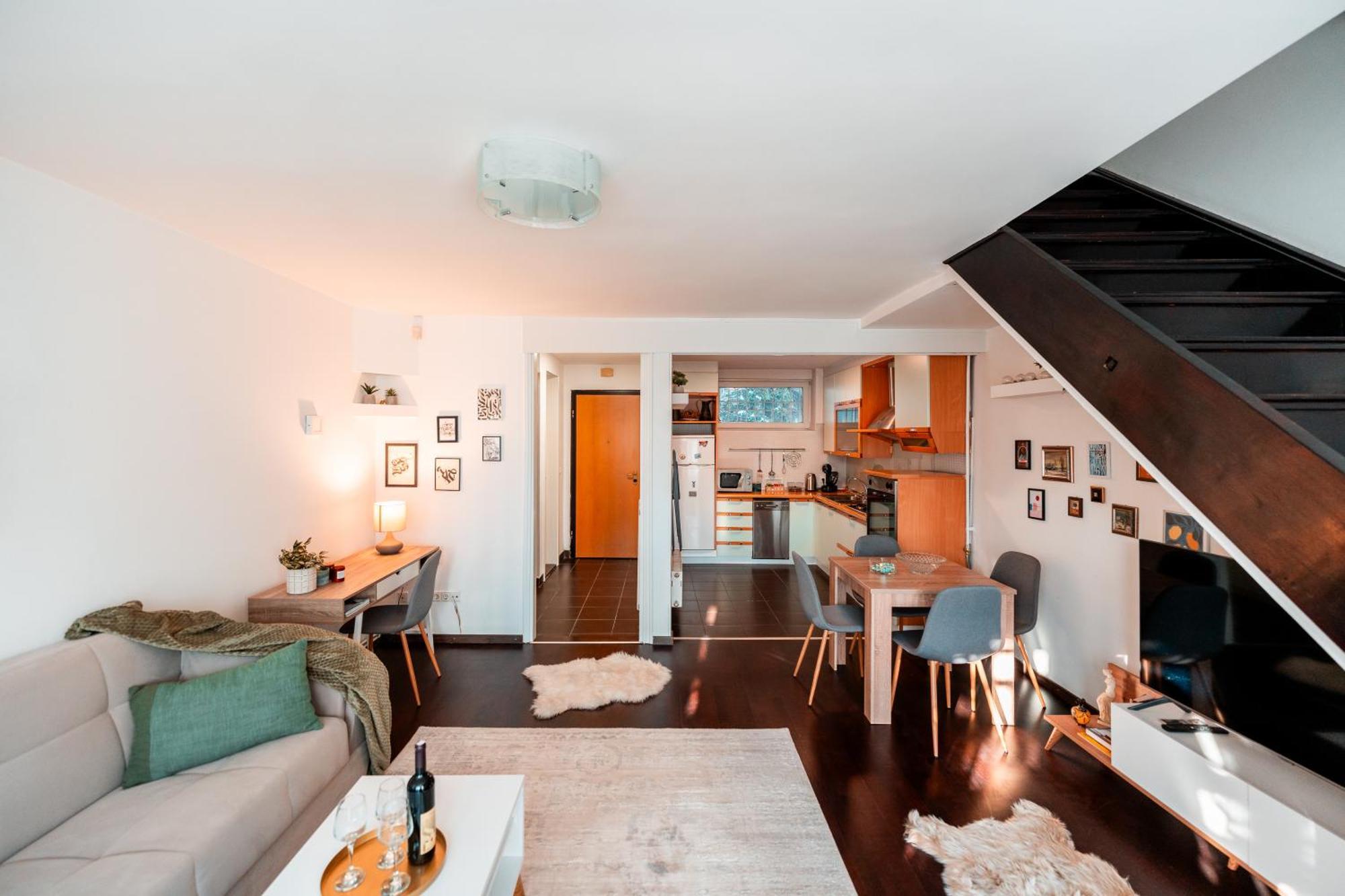 Maisonette In Heart Of Apartment